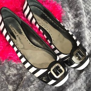NWOT Gianni Bini perfect black and white flats
